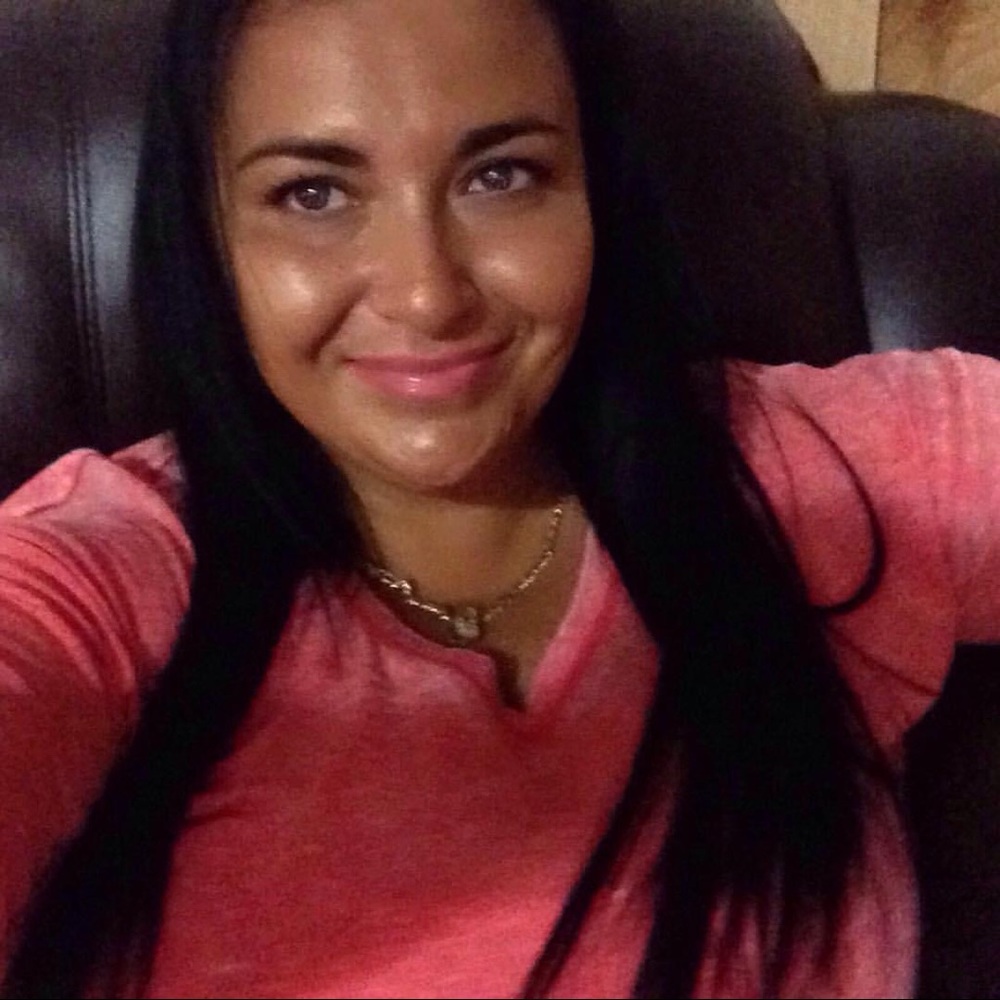 Meet your Posher, Elvina